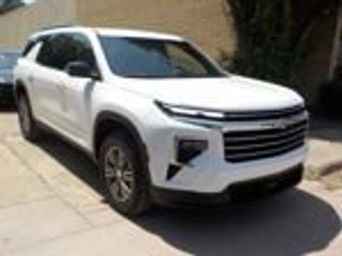 Used 2026 Chevrolet Traverse LT w/ Driver Confidence Package FWD image 5