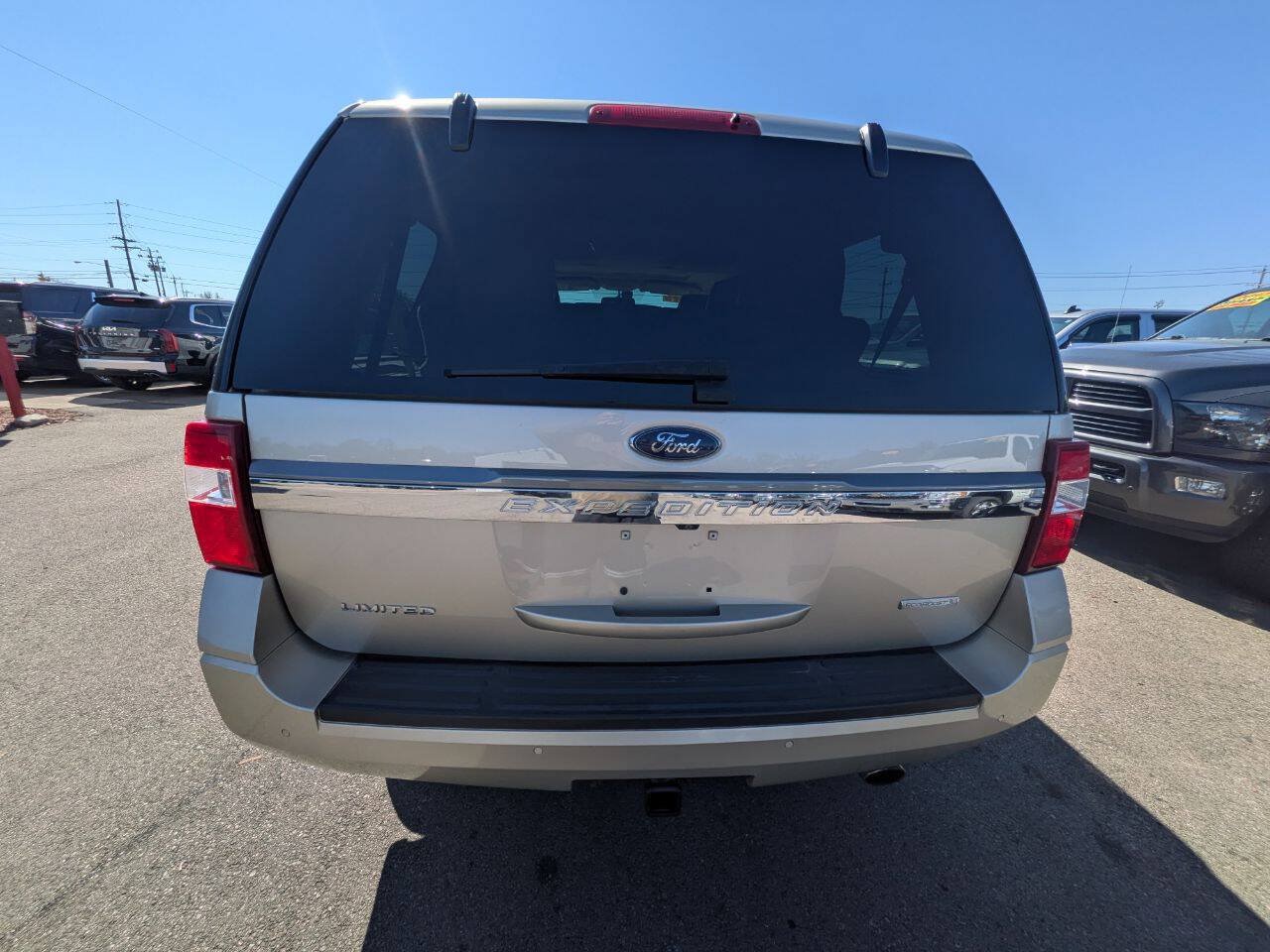 Used 2017 Ford Expedition Limited w/ Equipment Group 301A AWD/4WD image 5