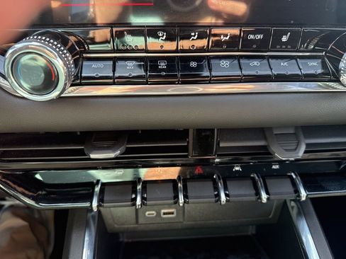 Used 2024 GMC Canyon Elevation w/ Convenience Package image 17