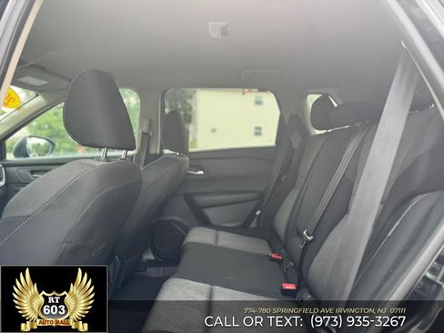 Used 2024 Nissan Rogue SV image 10