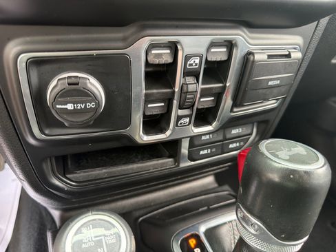 Used 2023 Jeep Wrangler Unlimited Sahara w/ Cold Weather Group AWD/4WD image 28