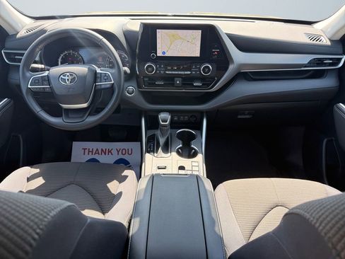 Used 2023 Toyota Highlander LE FWD image 10