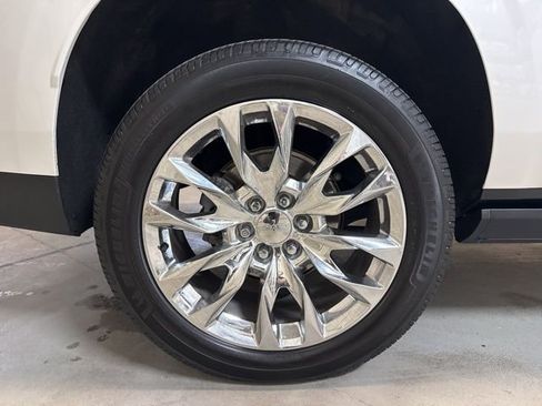 Used 2022 GMC Yukon XL Denali w/ Denali Premium Package image 9