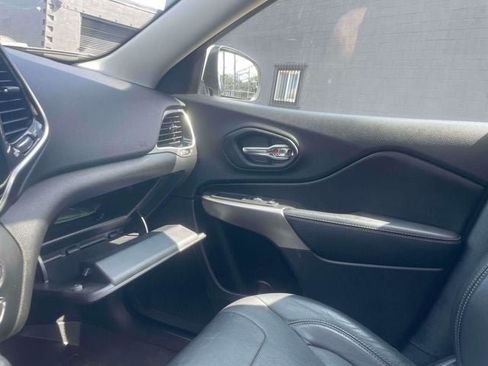Used 2019 Jeep Cherokee Limited AWD/4WD image 36