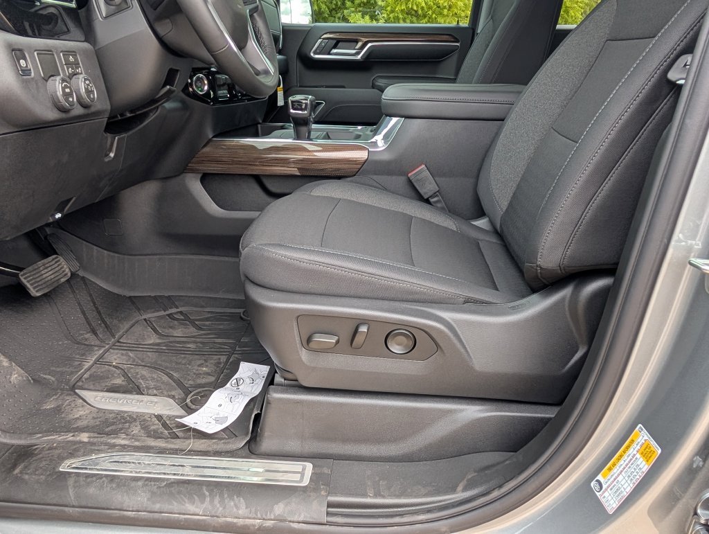 New 2026 Chevrolet Silverado 1500 RST w/ LPO, Dark Essentials Package RWD image 9