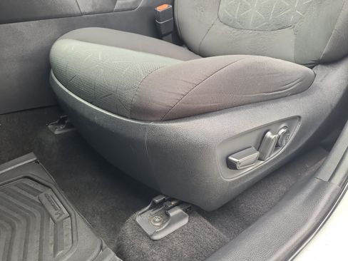 Used 2023 Toyota RAV4 XLE FWD image 13