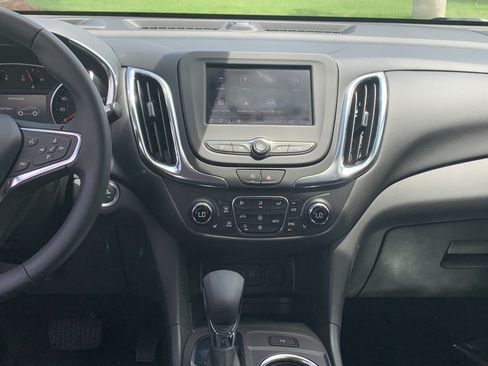 Used 2024 Chevrolet Equinox LT FWD image 37