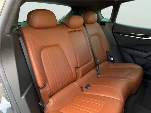 Used 2017 Maserati Levante AWD/4WD image 27