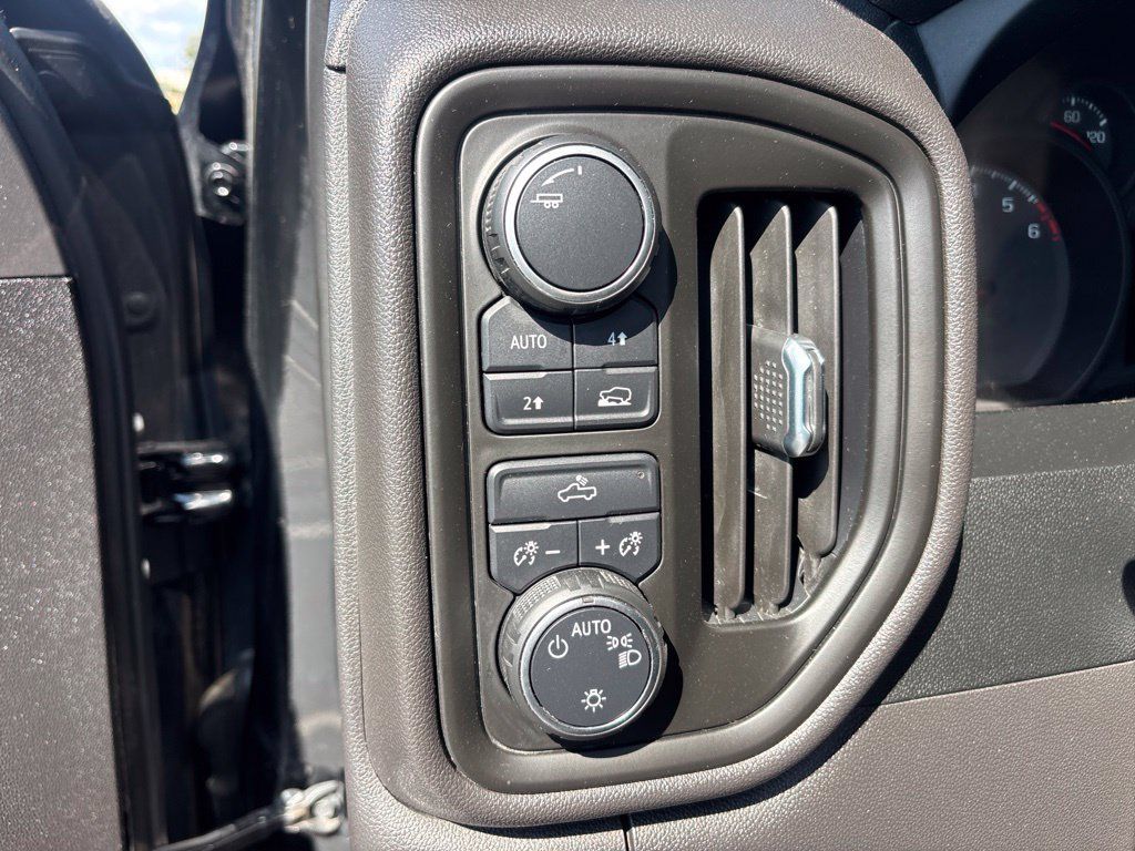 Used 2023 Chevrolet Silverado 1500 Custom AWD/4WD image 13