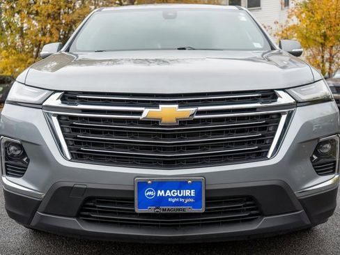 Used 2023 Chevrolet Traverse LT image 3