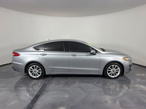 Used 2020 Ford Fusion SE FWD image 4