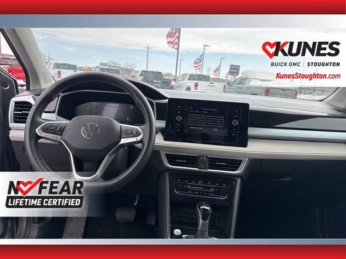 Used 2025 Volkswagen Taos SE image 39