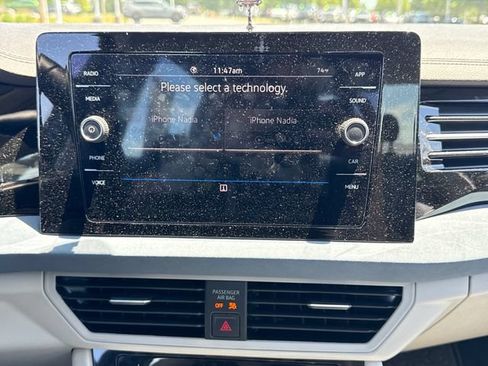 Used 2025 Volkswagen Jetta SE FWD image 28