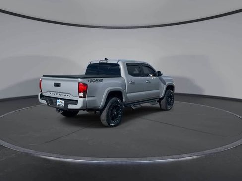 Used 2018 Toyota Tacoma TRD Sport AWD/4WD image 8