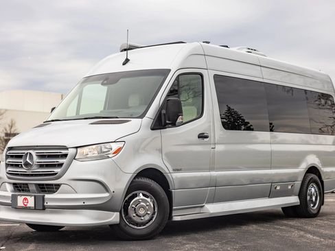 Used 2019 Mercedes-Benz Sprinter 170 w/ Premium Plus Package image 2