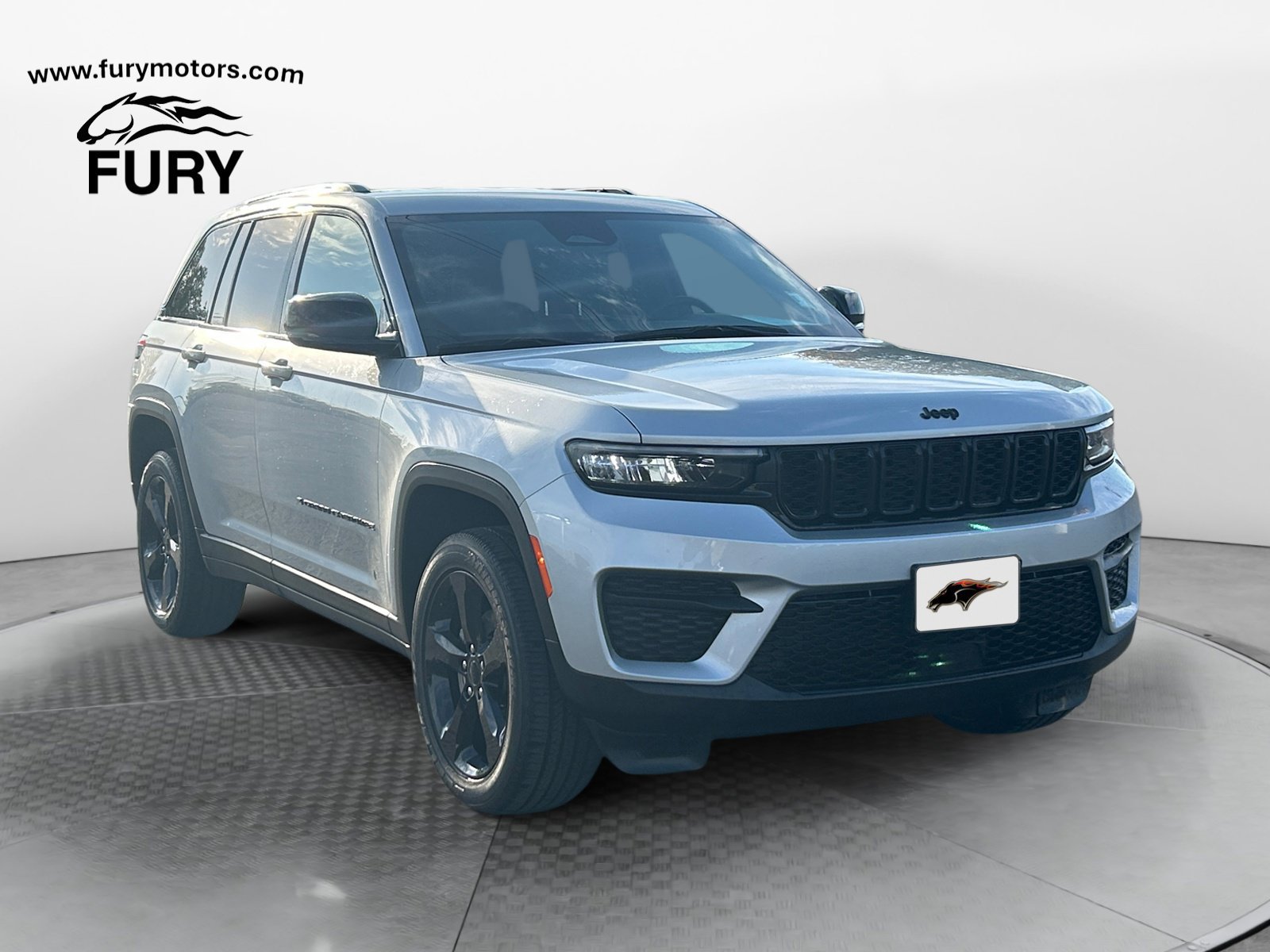 Used 2025 Jeep Grand Cherokee Altitude AWD/4WD image 1