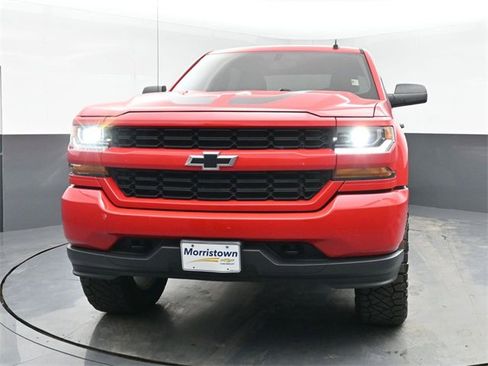 Used 2018 Chevrolet Silverado 1500 Custom w/ Custom Value Package image 3