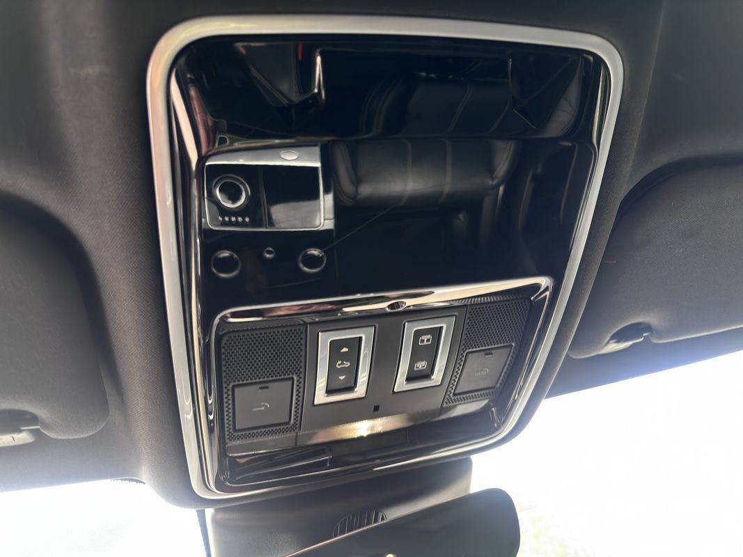 Used 2018 Land Rover Range Rover Velar S AWD/4WD image 32