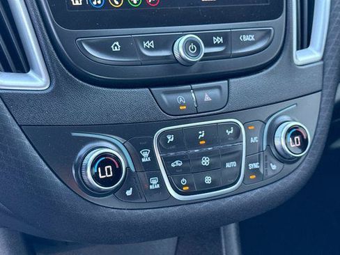 Used 2025 Chevrolet Malibu LT FWD image 17
