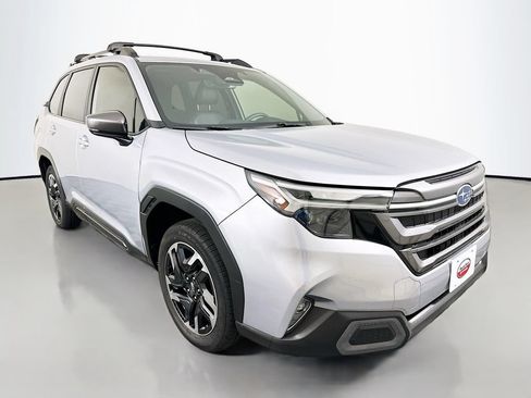 Used 2025 Subaru Forester Limited w/ Popular Package #1 AWD/4WD image 3