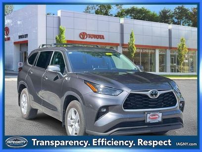 Used 2022 Toyota Highlander LE