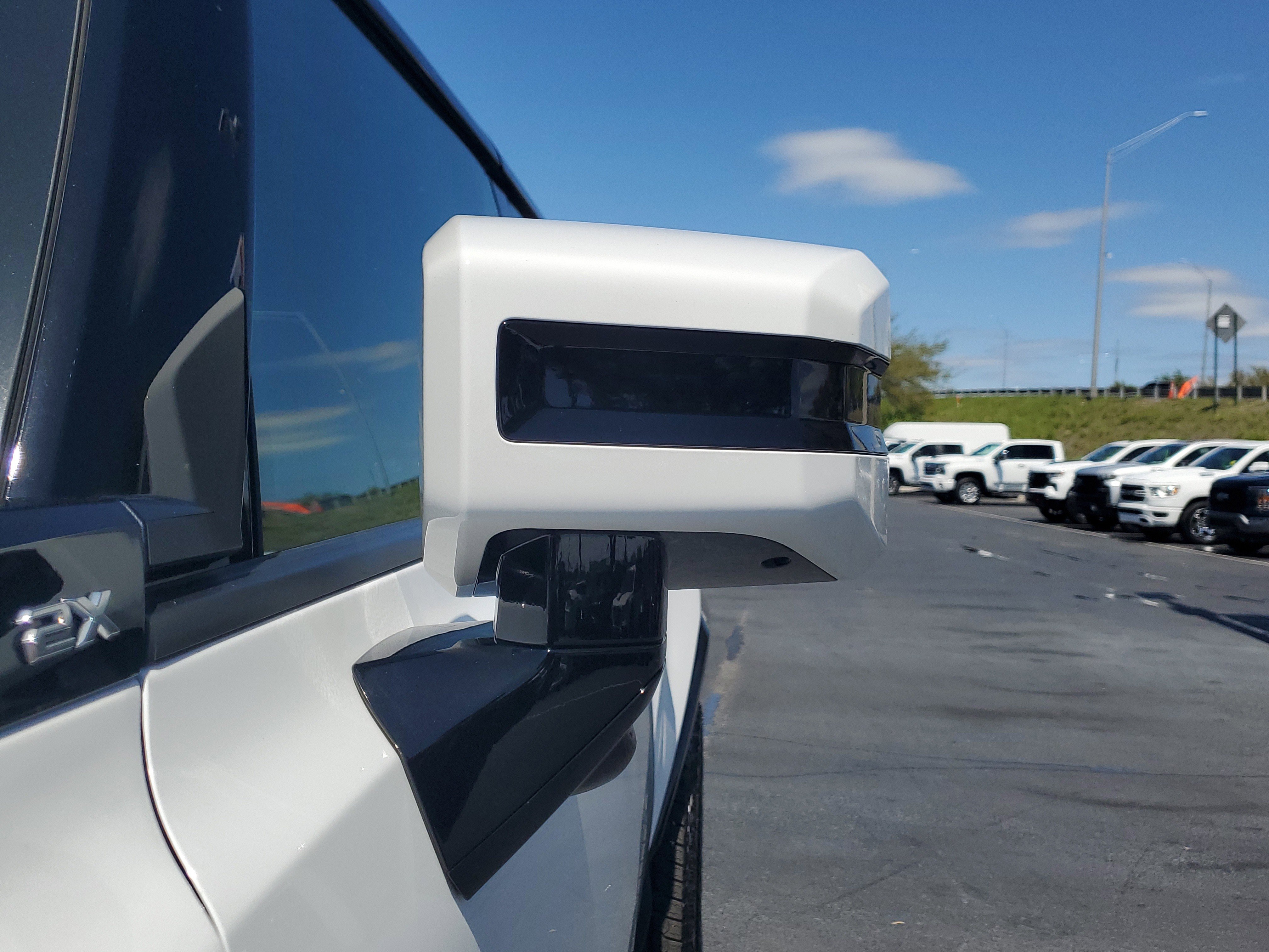 Used 2025 GMC Hummer EV 2X AWD/4WD image 4