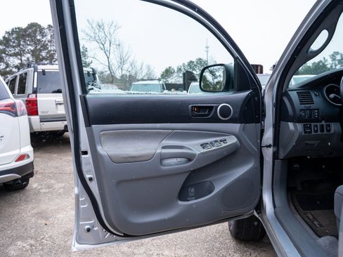 Used 2011 Toyota Tacoma TRD Off Road Double Cab 6' Bed image 11