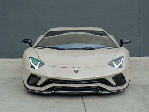 Used 2017 Lamborghini Aventador S image 3