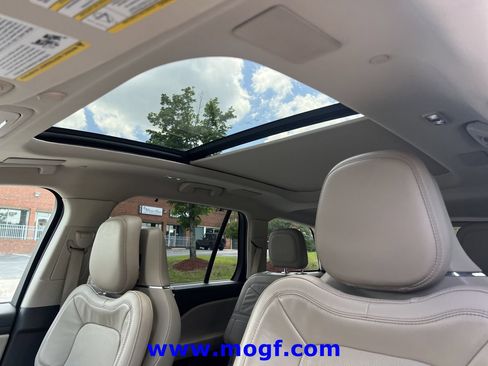 Used 2022 Lincoln Aviator Reserve w/ Equipment Group 201A AWD/4WD image 14