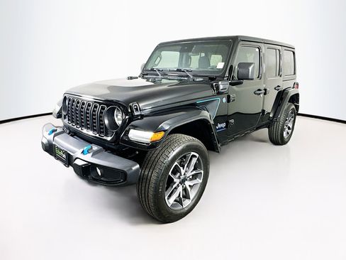 Used 2024 Jeep Wrangler Unlimited AWD/4WD image 3
