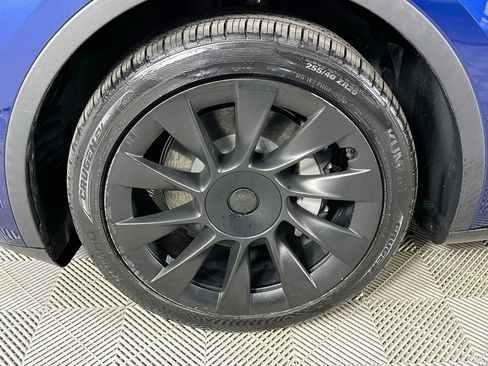 Used 2022 Tesla Model Y Long Range AWD/4WD image 29