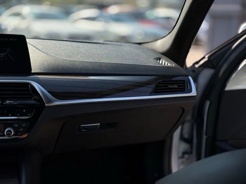 Used 2018 BMW 530e w/ Premium Package 2 image 17