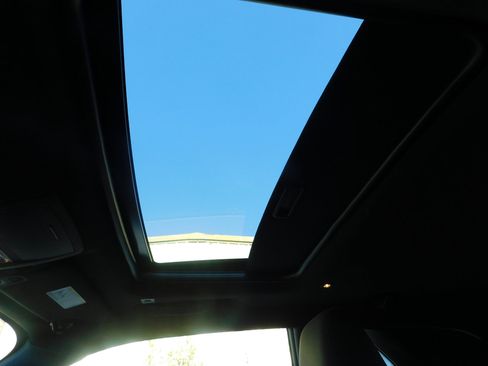 Used 2018 Dodge Challenger R/T image 21