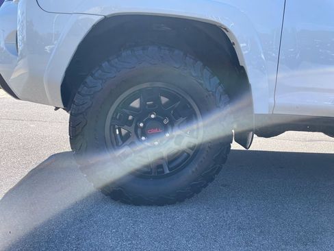 Used 2018 Toyota 4Runner TRD Pro AWD/4WD image 9