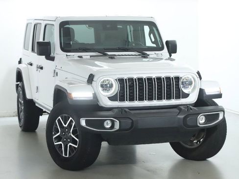 Used 2025 Jeep Wrangler Unlimited Sahara AWD/4WD image 2