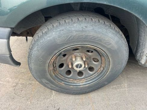Used 2001 Ford F150 Lariat RWD image 7