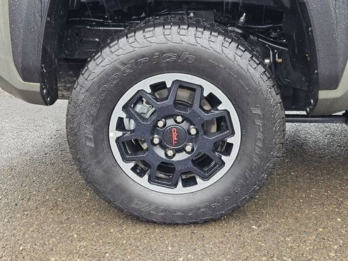Used 2025 Toyota Tacoma TRD Off-Road w/ TRD Off Road Premium Package AWD/4WD image 9