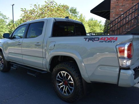 Used 2022 Toyota Tacoma TRD Sport w/ Technology Package AWD/4WD image 29