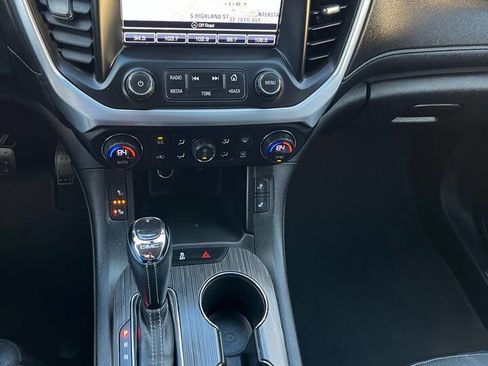 Used 2019 GMC Acadia SLT image 8