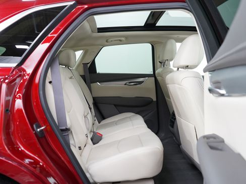 Used 2021 Cadillac XT5 Premium Luxury image 11