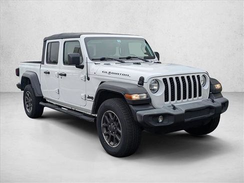 Used 2021 Jeep Gladiator Sport image 3