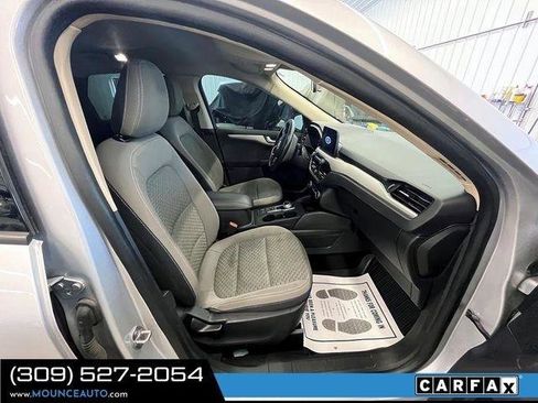 Used 2020 Ford Escape SE image 5