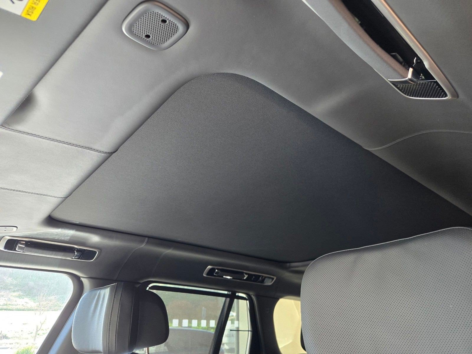 New 2026 Land Rover Range Rover SV AWD/4WD image 14