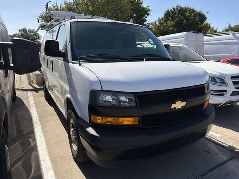 Used 2018 Chevrolet Express 2500 w/ Driver Convenience Package RWD image 2