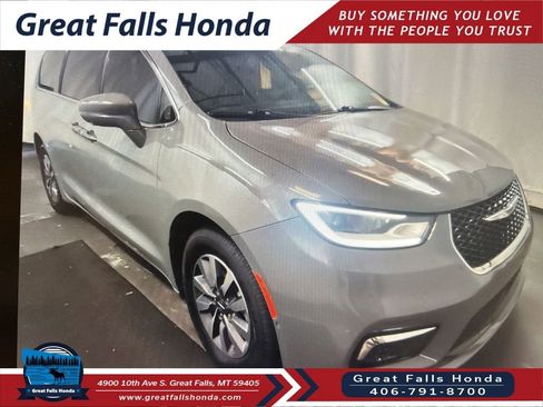 Used 2022 Chrysler Pacifica Touring-L w/ Uconnect Theater Family Group FWD image 1