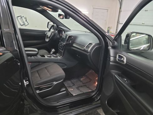 Used 2020 Jeep Grand Cherokee Laredo w/ 18" Wheel & 8.4" Radio Group image 7