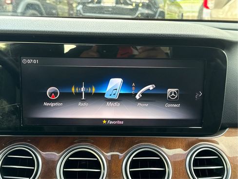 Used 2018 Mercedes-Benz E 300 4MATIC w/ Premium 1 Package image 14