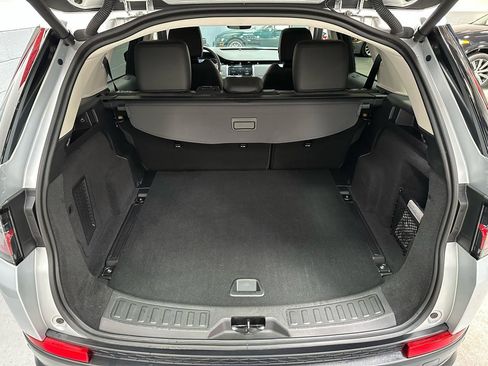 Used 2023 Land Rover Discovery Sport SE image 12