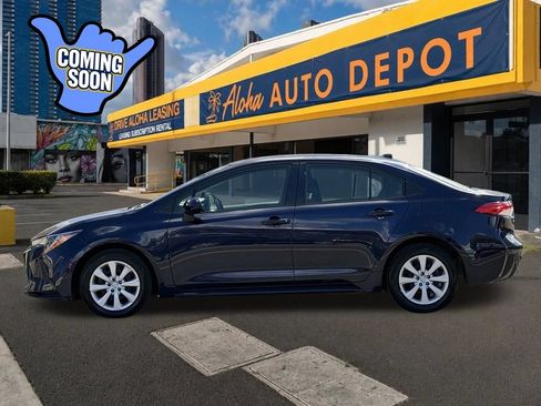 Used 2025 Toyota Corolla LE FWD image 2