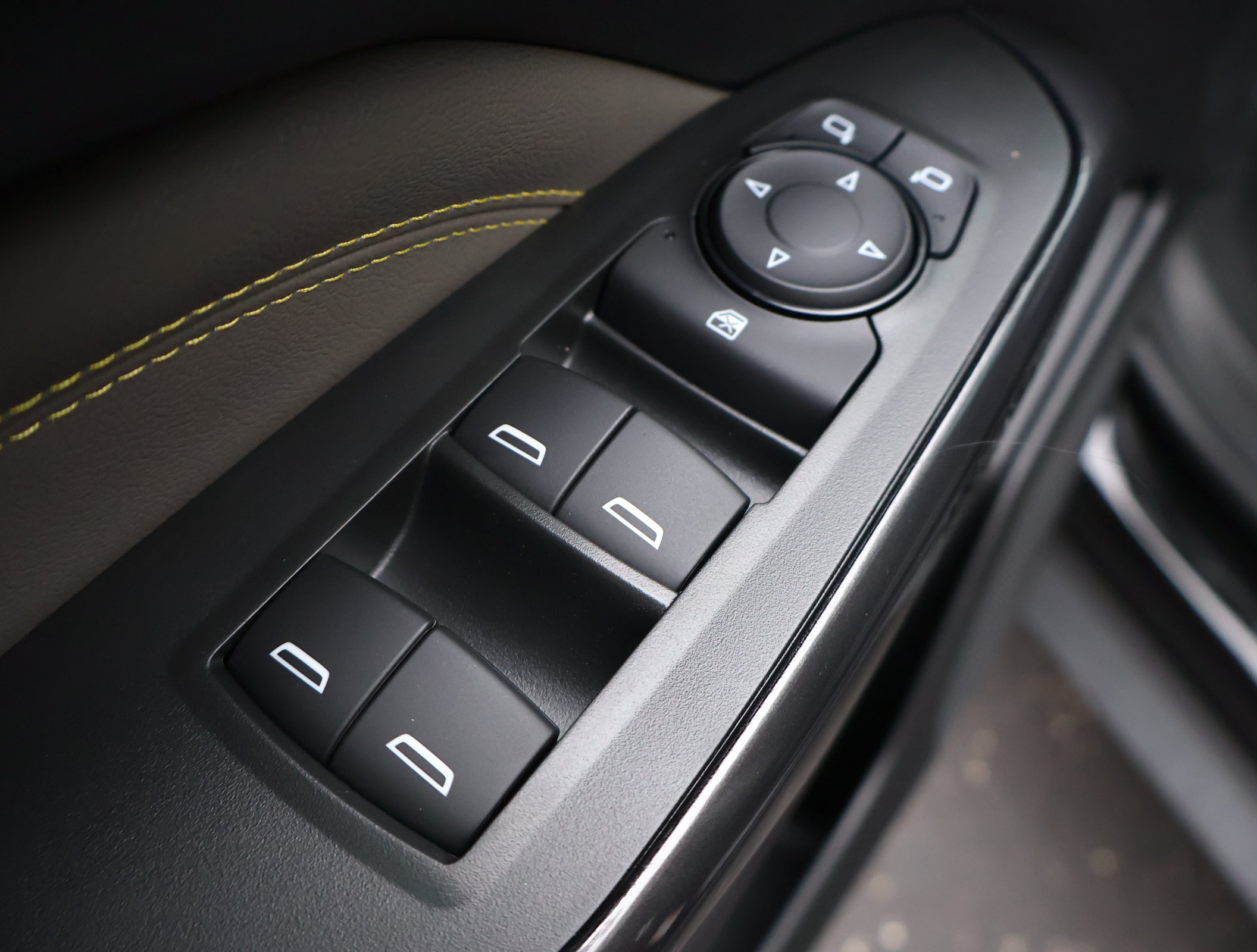 New 2026 Chevrolet Trax ACTIV w/ Sunroof Package FWD image 8
